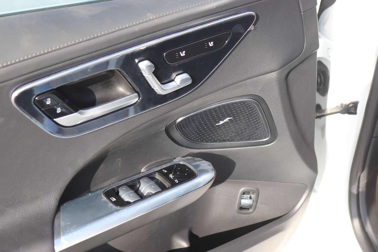 مرسيدس بنز C 200 1.5, Leather Seat, Sunroof, Alloy Wheels, Model 2025