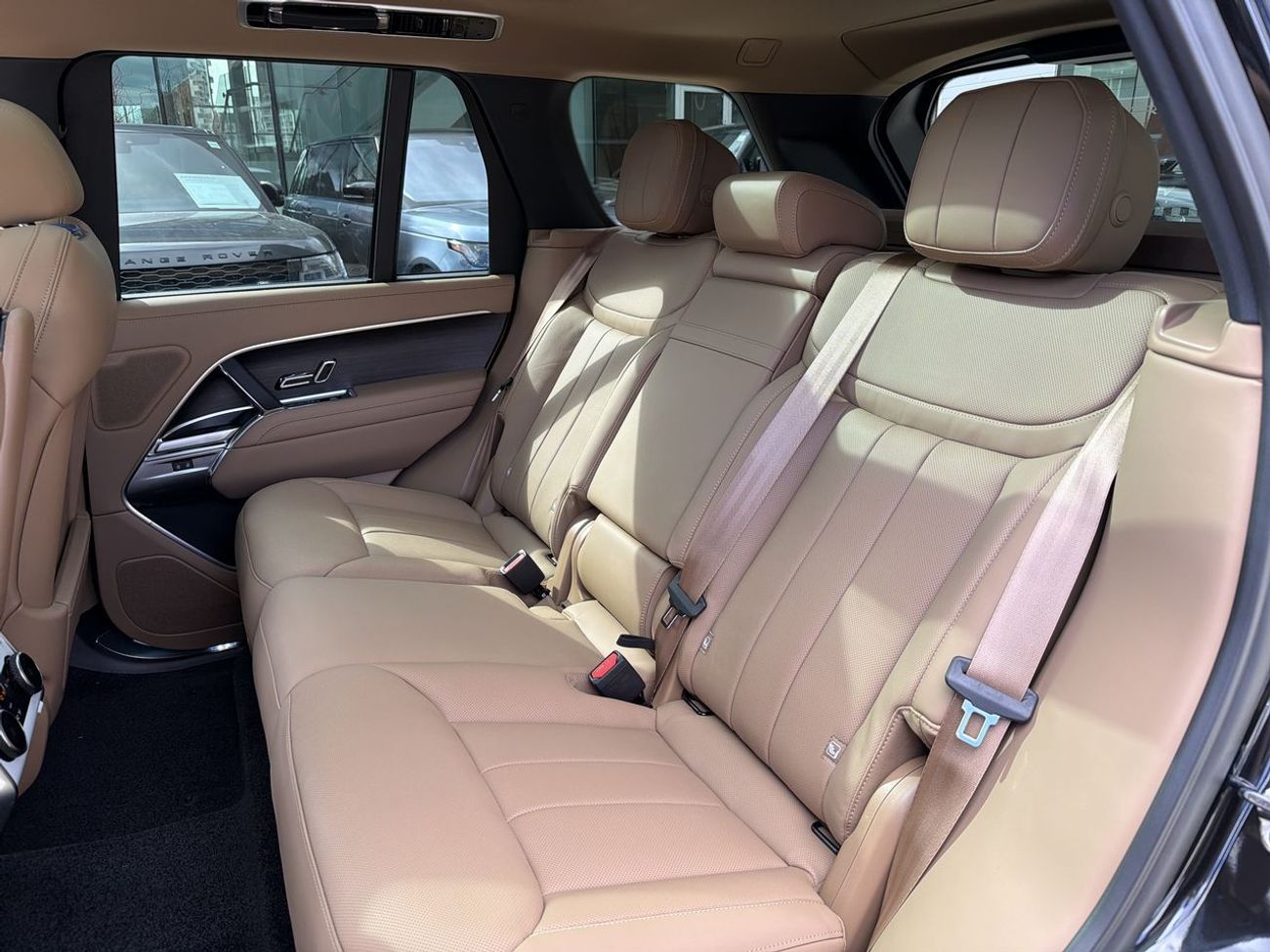 لاند روفر رينج روفر P460E Plug in Hybrid Brand New  * Export Price *