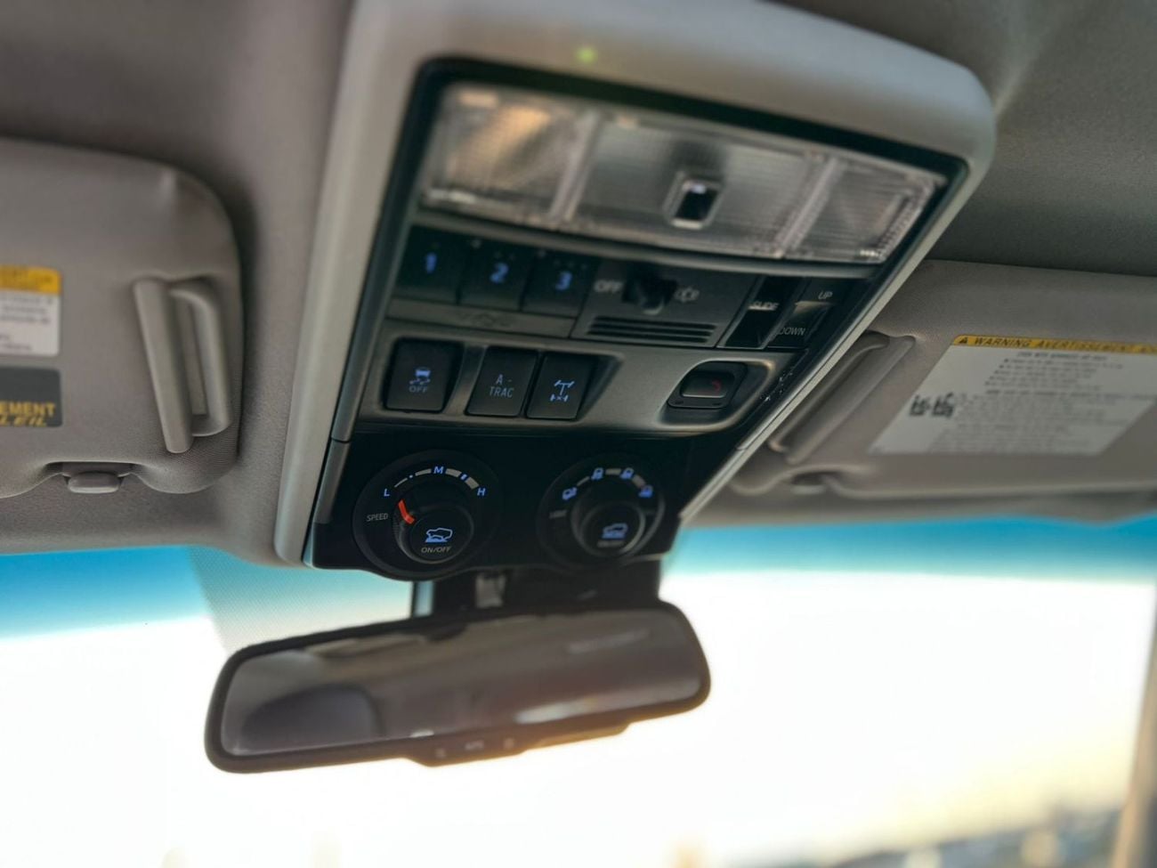 تويوتا فور رنر  2023 Toyota 4Runner Full Option 4.0L V6 - Rear Camera - AWD 4x4 - Sunroof - Leather Se