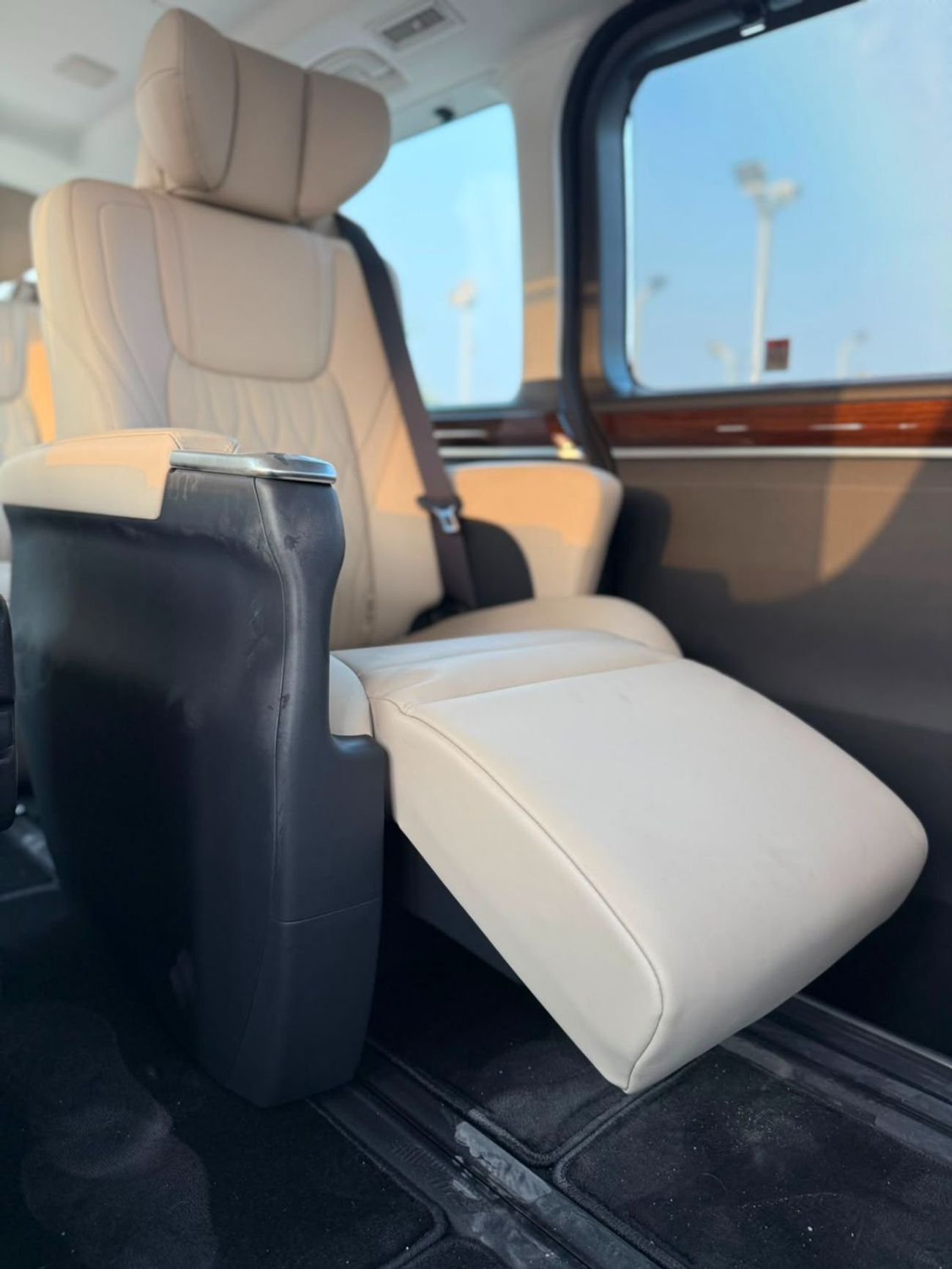 Toyota Granvia PREMIUM