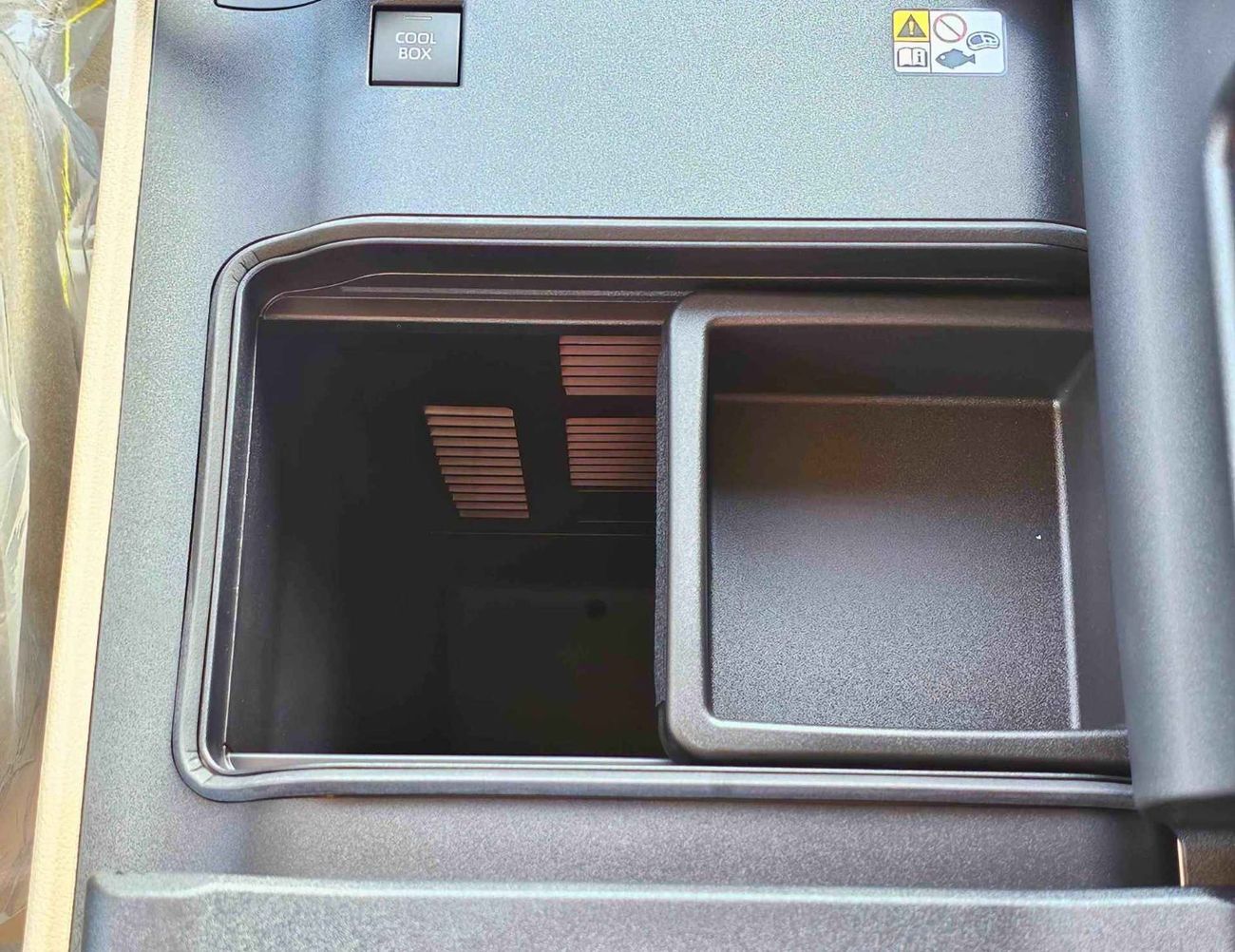 Toyota Land Cruiser GXR TWIN TURBO BASIC / 3.5L V6 PETROL / DRIVER PWR SEAT / FABRIC SEAT / COOL BOX (CODE # GXR-G)