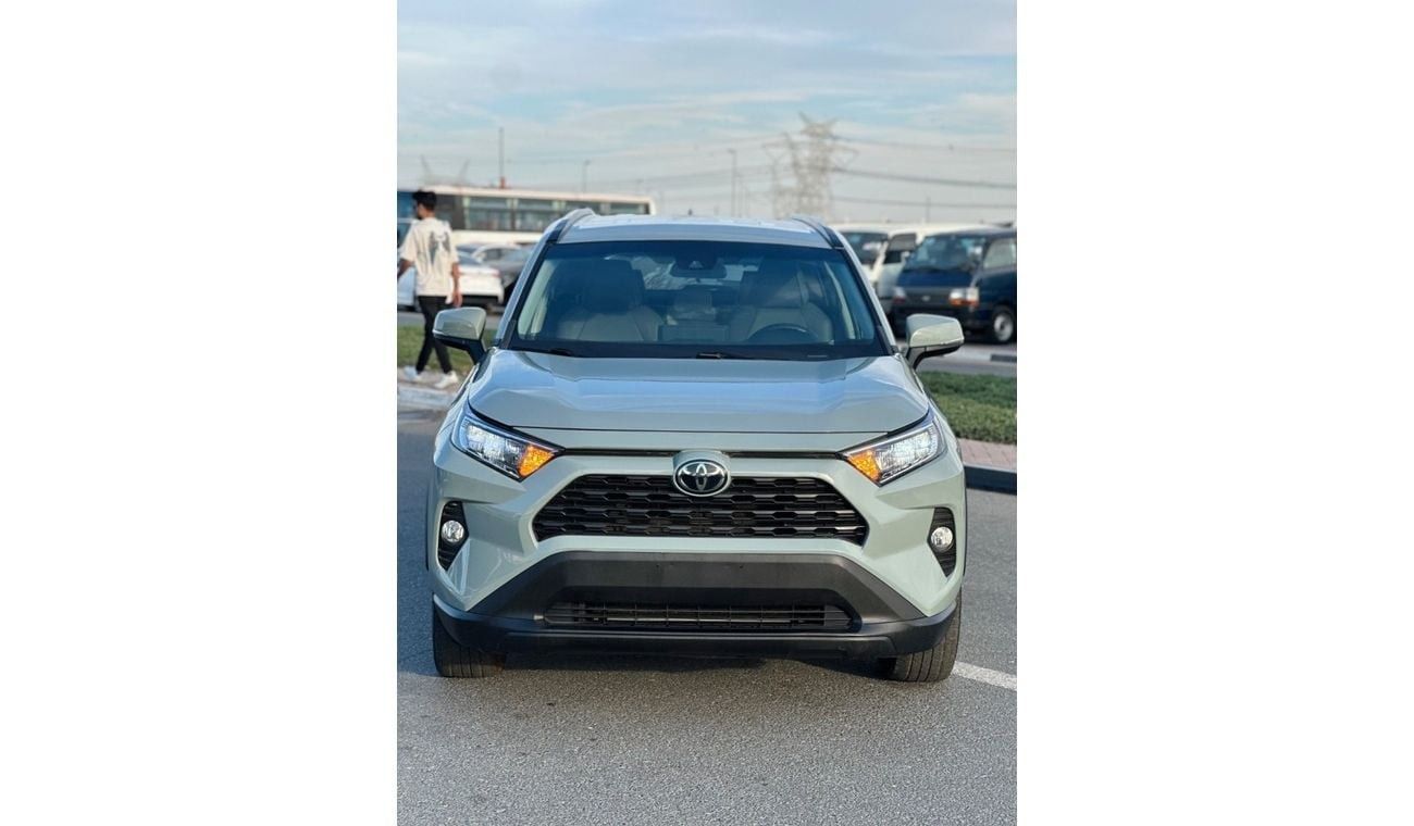 Toyota RAV4 XLE 4WD push start, leather seats,