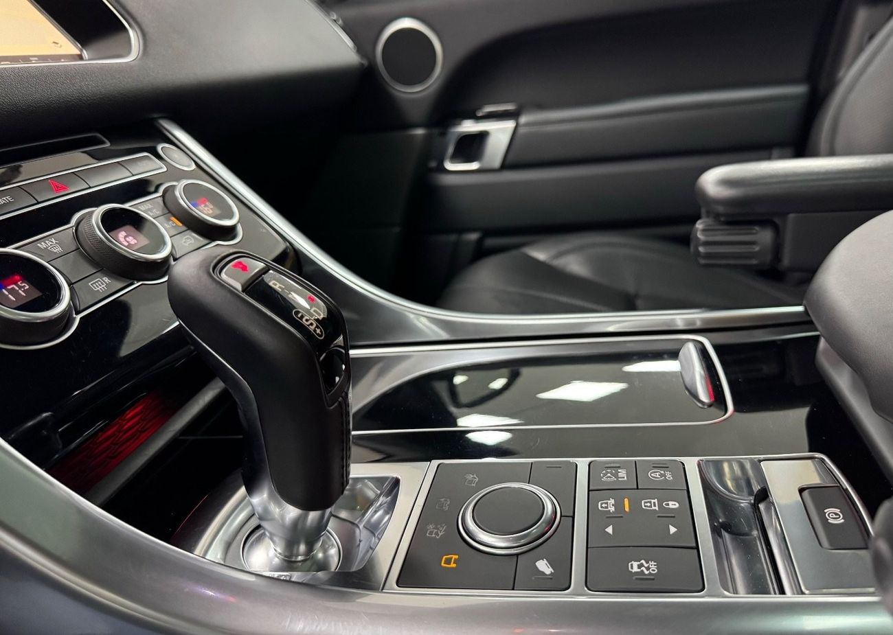 Land Rover Range Rover Sport Original paint .. GCC .. FSH .. V6 .. Perfect Condition