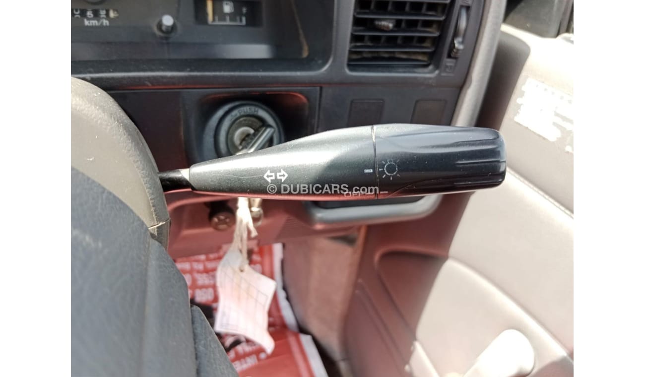 Toyota Hilux TOYOTA HILUX PICK UP RIGHT HAND DRIVE (PM1378)