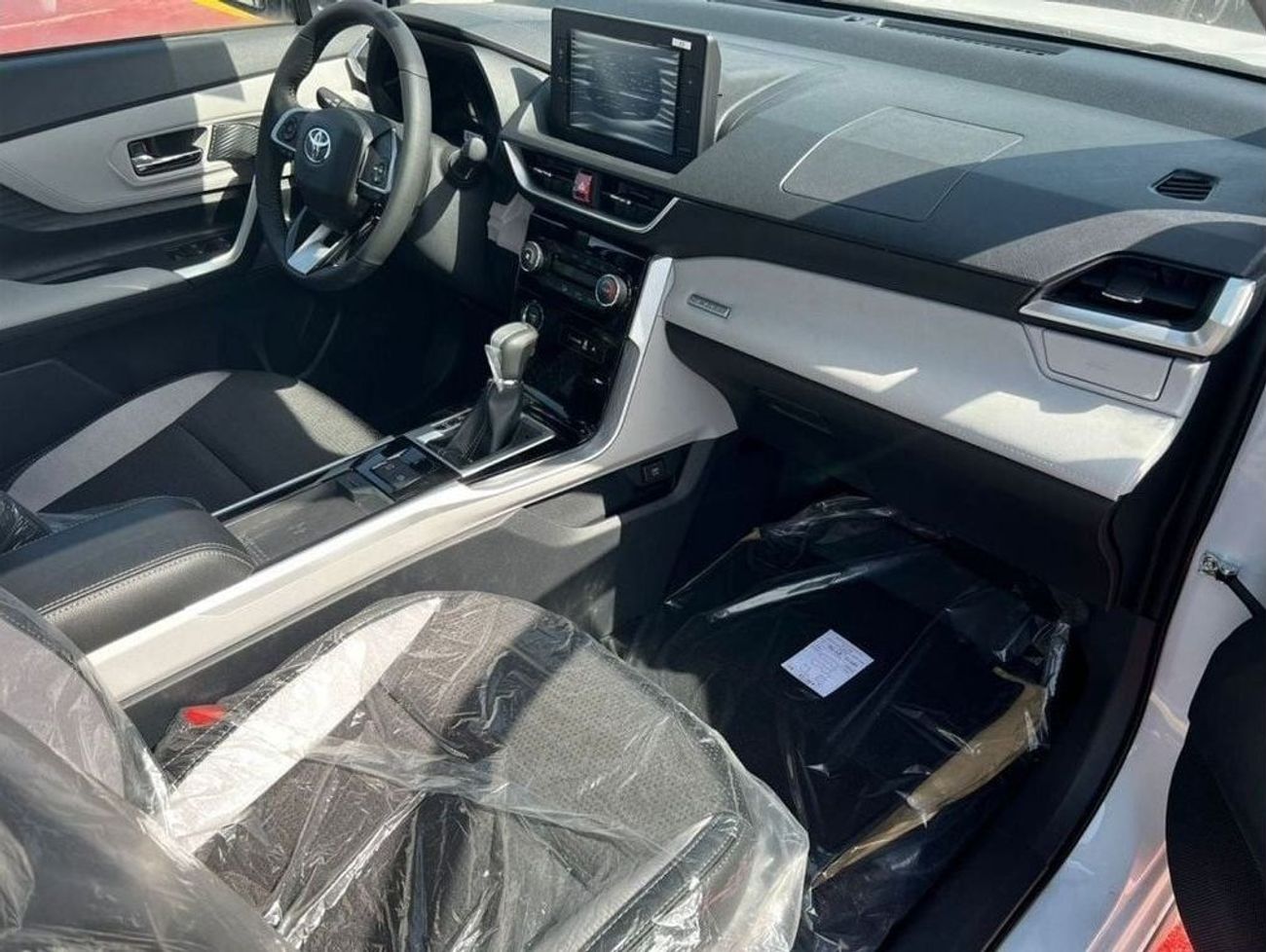 Toyota Veloz 1.5L FWD // 2024 // FULL OPTION WITH PUSH START , WIRELESS CHARGE , CRUISE CONTROL // SPECIAL OFFER