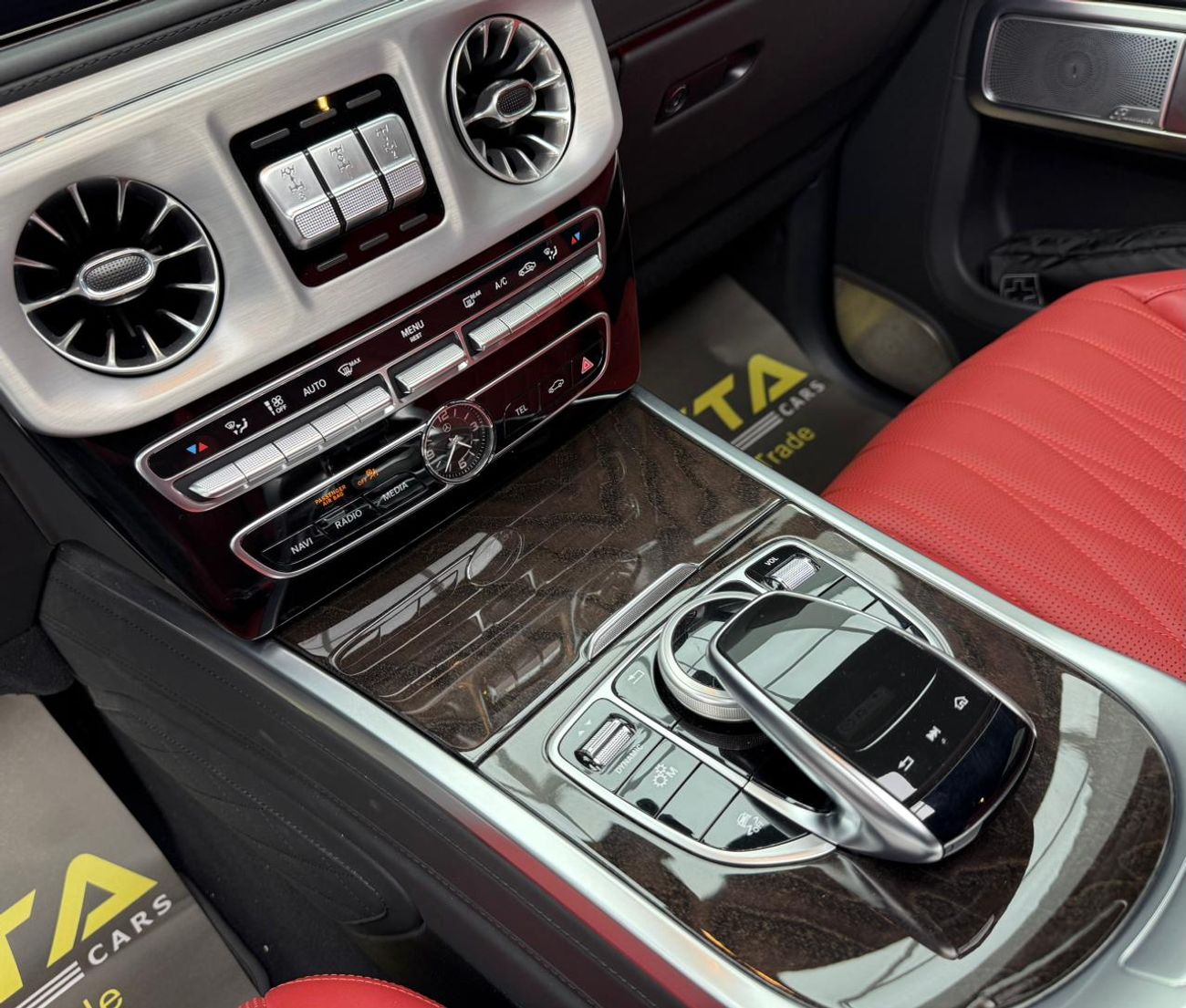 مرسيدس بنز G 500 2023 Mercedes Benz G500, Mercedes Service Pack, Very Low Km, Fully Loaded, Excellent Condition, GCC