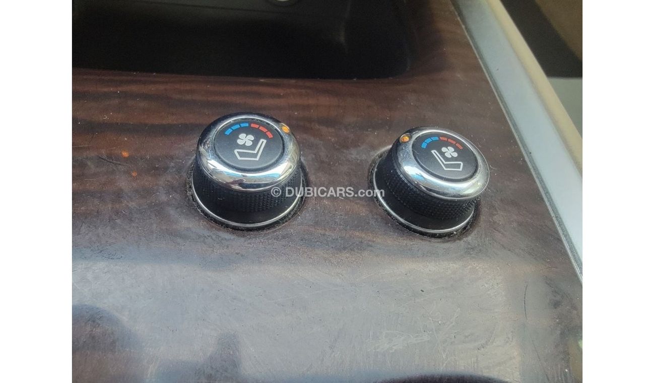 نيسان باثفايندر بلاتينوم