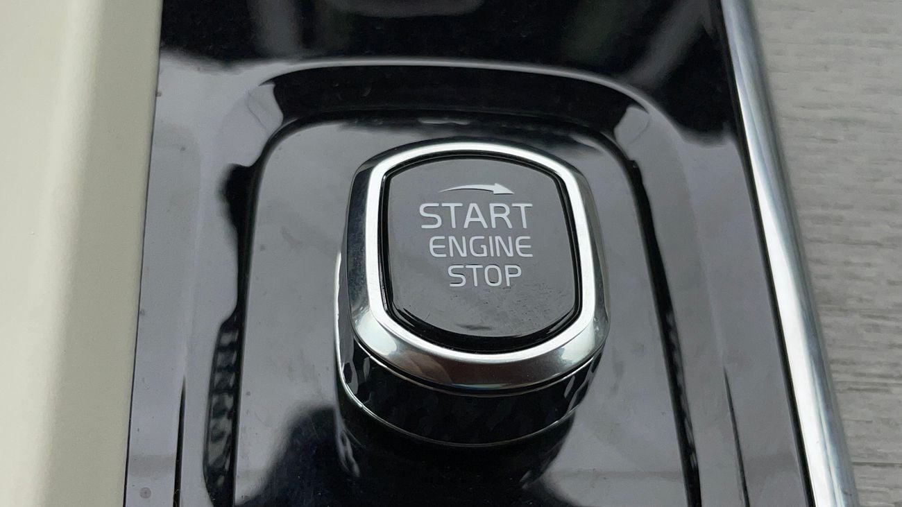 Volvo XC60 B5 ULTIMATE DARK AWD 2 | Zero Down Payment | Home Test Drive