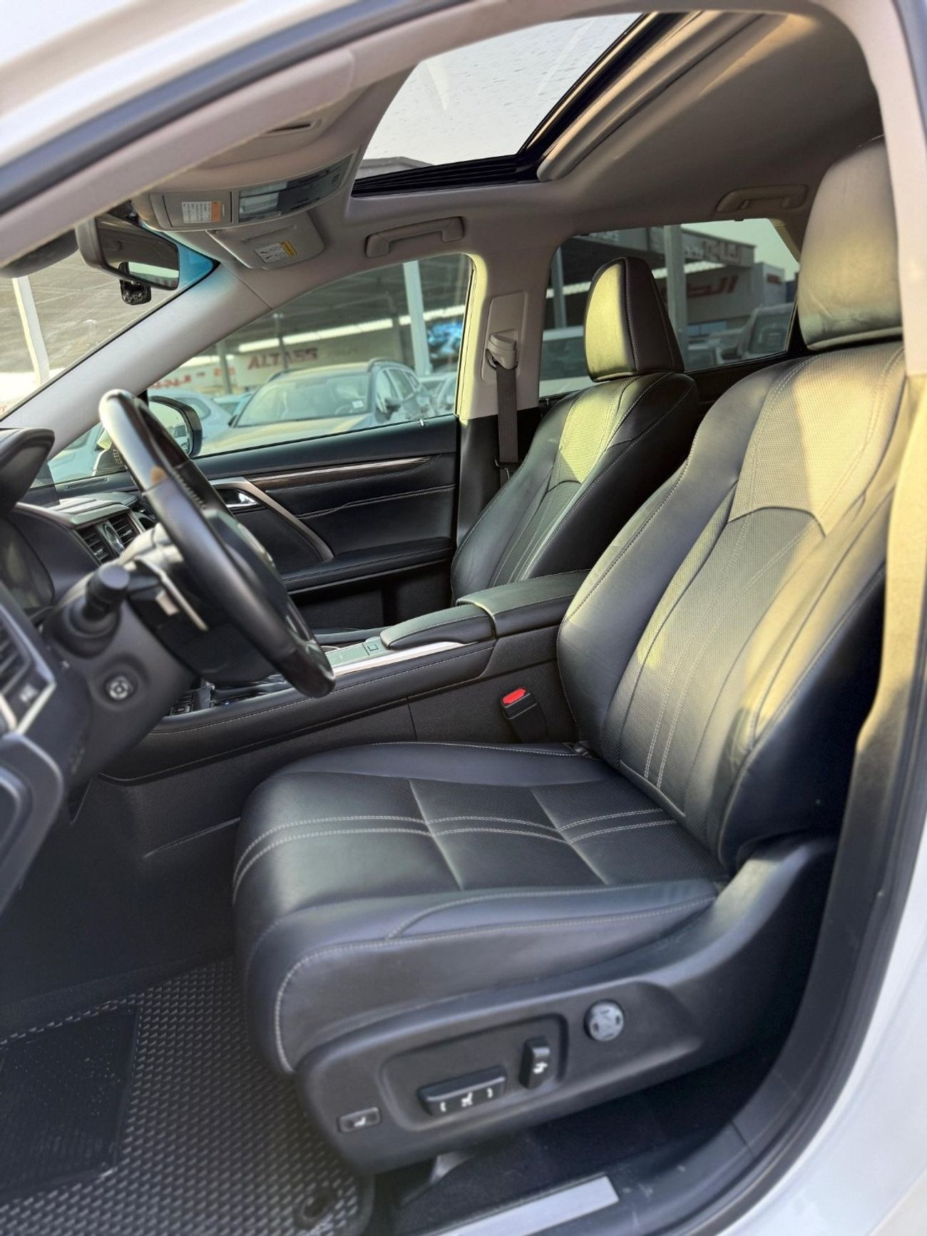 لكزس RX450h L Platinum 3.5L (7 Seater)