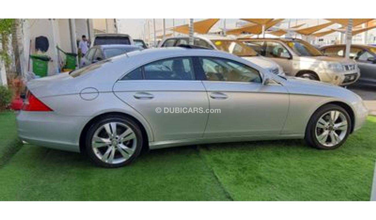 Mercedes Benz CLS550 Importado de Japón, en excelentes condiciones, no se requiere ningún gasto - Cuero - Ranura - Ala po