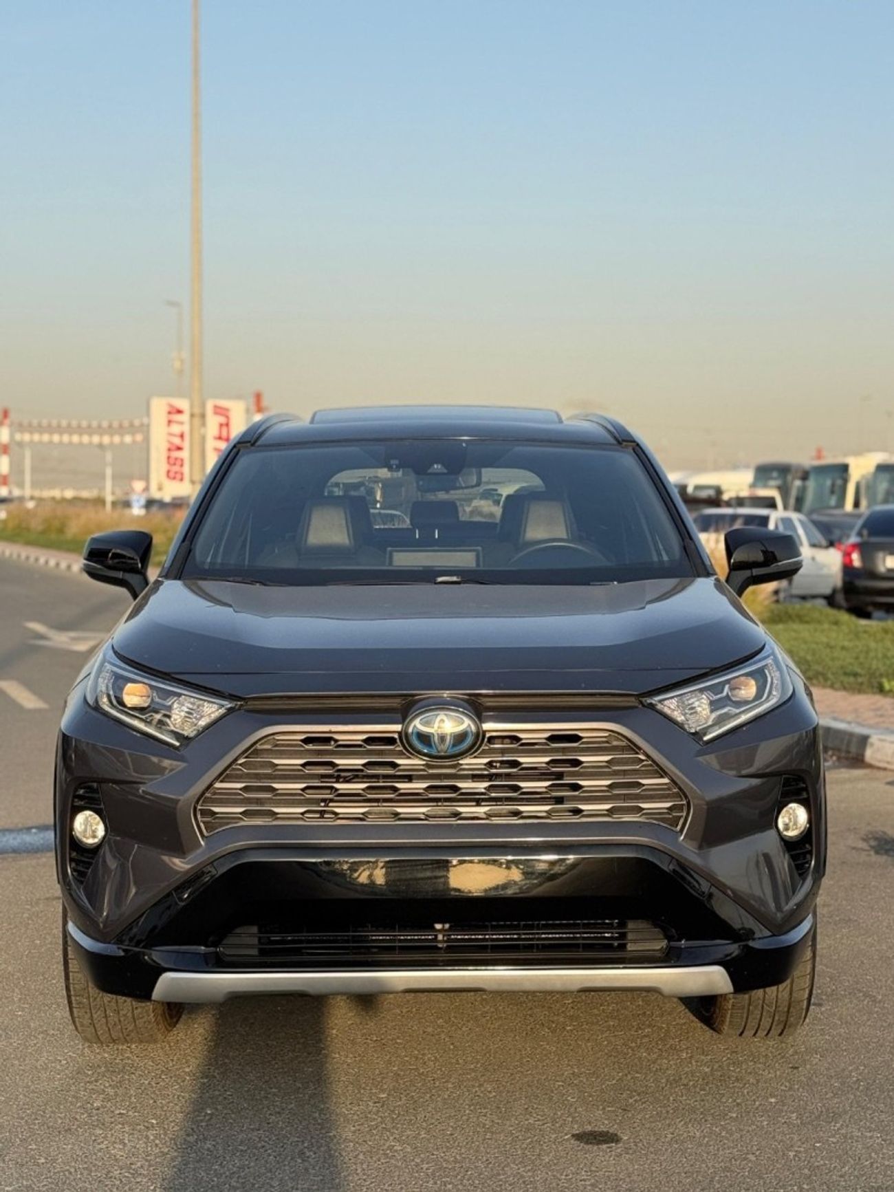Toyota RAV4 Hybrid XSE Full Option