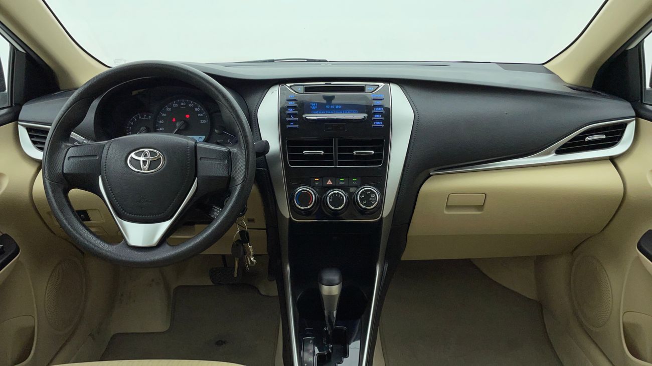 تويوتا يارس SE 1.5 | بدون دفعة مقدمة | اختبار قيادة مجاني للمنزل