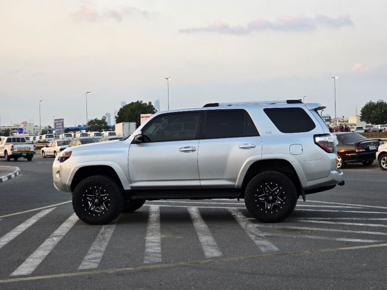 Toyota 4Runner 2021 Model 4x4 , Push button and leather seats