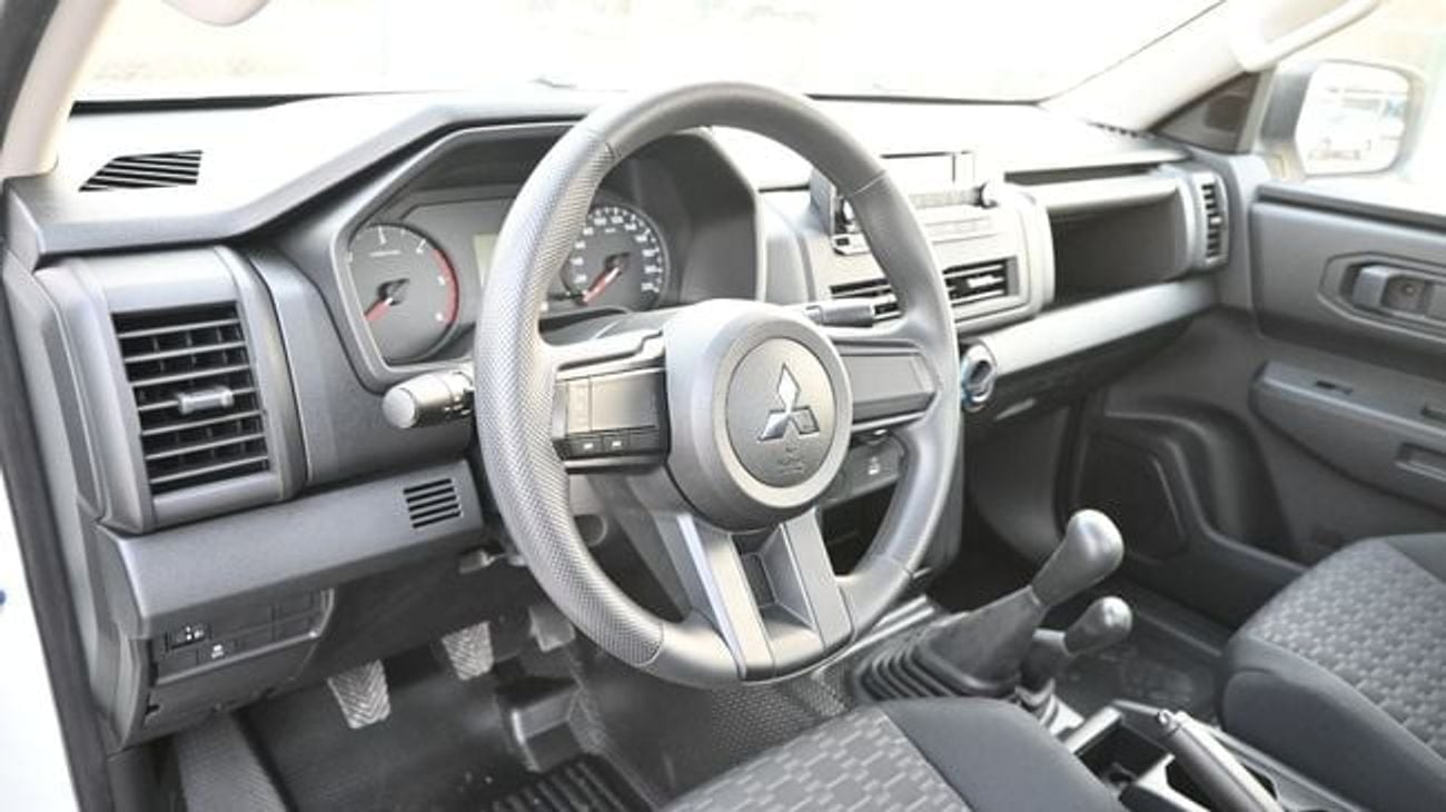 Mitsubishi L200 MITSUBISHI L200 2.4L GL SC 4WD 5MT DIESEL 2026