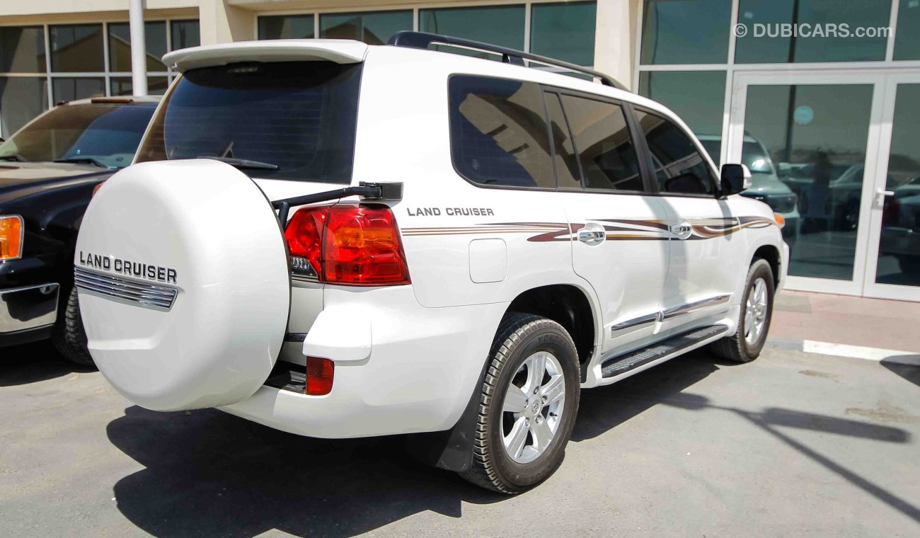 Toyota Land Cruiser GXR V8