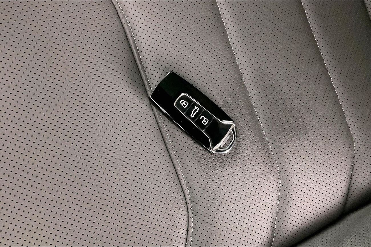 Volkswagen Touareg R-Line 3.0L 4WD R-Line | Guaranteed Warranty | 0 Down Payment