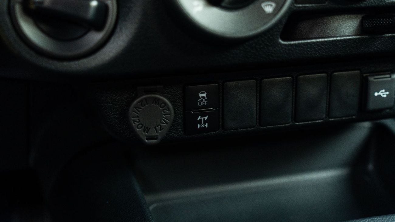 تويوتا هيلوكس Hilux | Wide Body | 2.4 Diesel | D/C | 4x4 | M/T | High Option