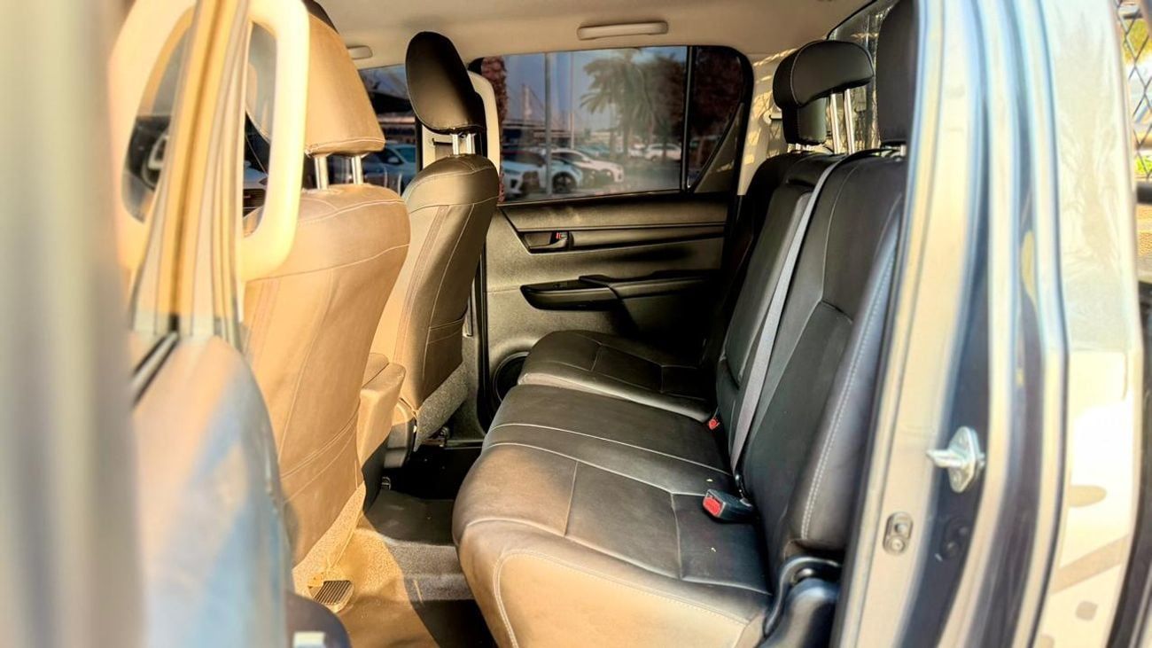 تويوتا هيلوكس OFF ROAD MODIFIED | BULL BAR WITH HEAVY FOCUSED LIGHTS | AUTOMATIC TRANSMISSION | REAR VIEW CAMERA |