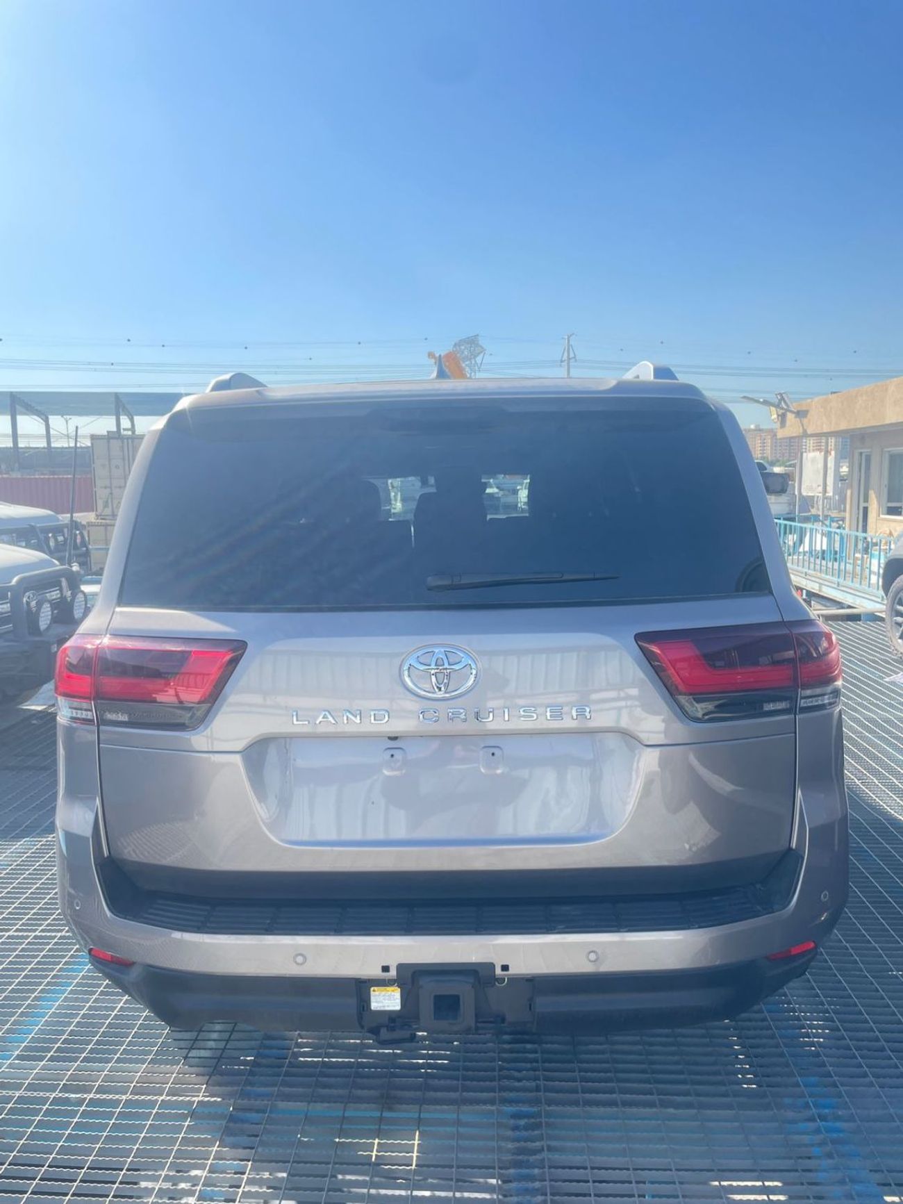 تويوتا لاند كروزر DIESEL 3,346 LITER ,RIGHT HAND DRIVE ONLY FOR EXPORT AVAILABLE