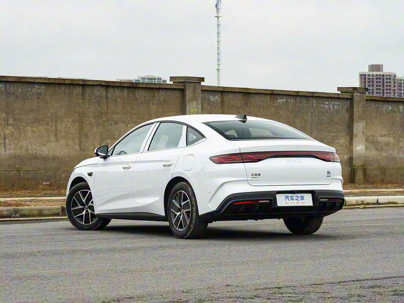 BYD Qin L DM-i BYD QIN L DMi 128Km Leading Version 2025