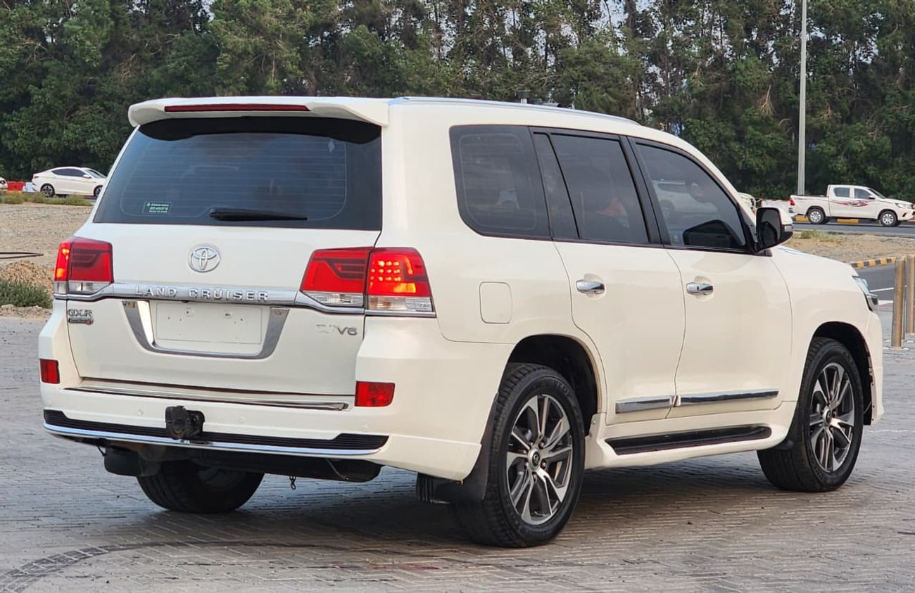 تويوتا لاند كروزر TOYOTA LAND CRUISER GXR V6 MODEL 2015 UPGRADE 2021 PRICE 89000 AED