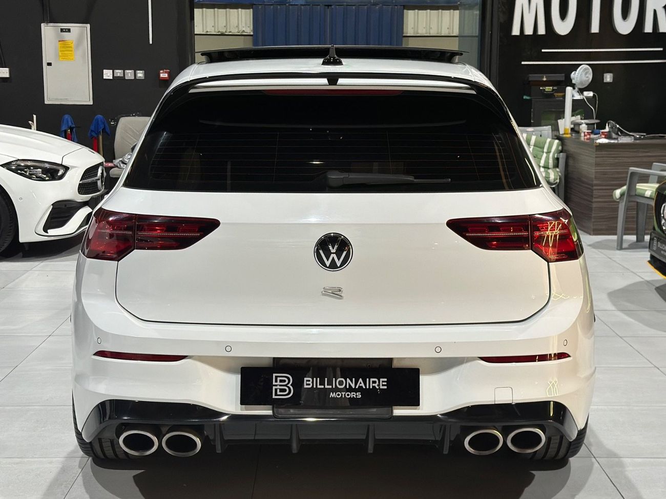 Volkswagen Golf R Base 2.0T VOLKSWAGEN GOLF R | GCC | 2023 | UNDER WARRANTY  CONTRACT SERVICE