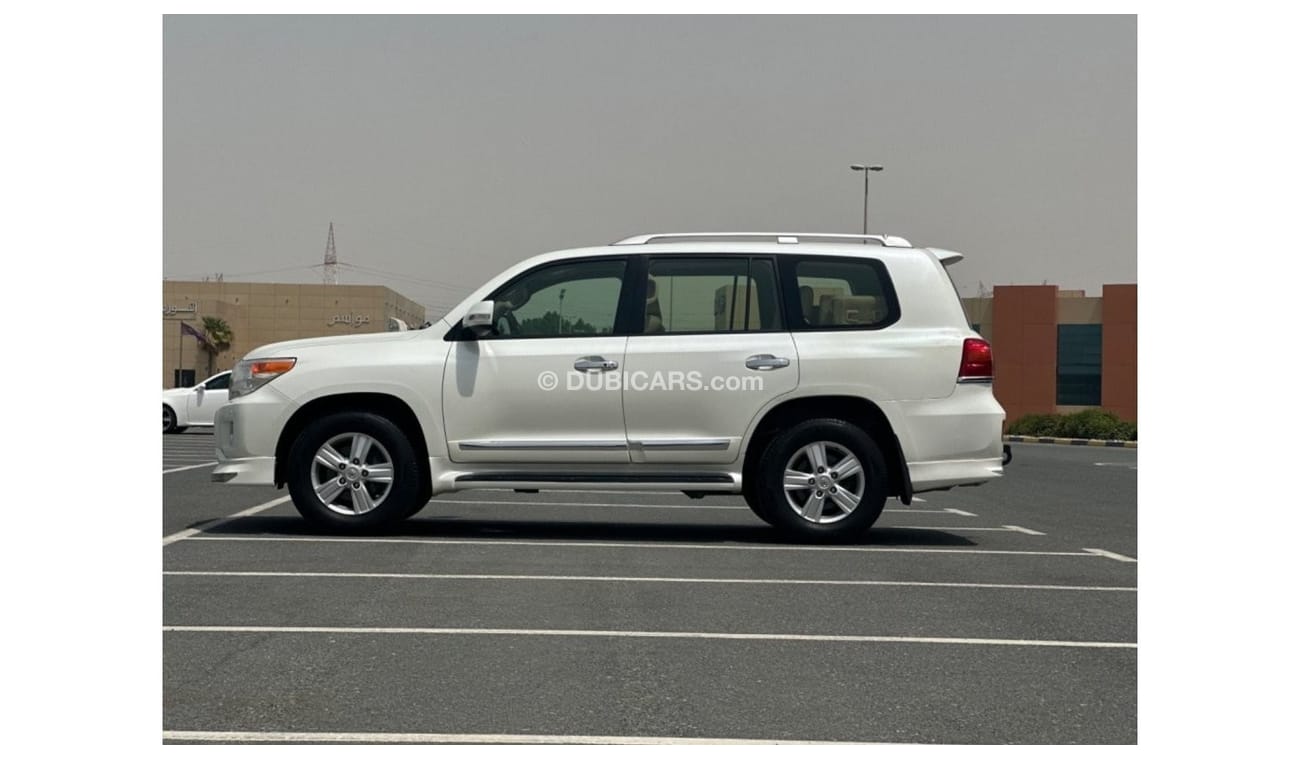 Toyota Land Cruiser MODEL 2014 GCC CAR PERFECT CONDITION INSIDE AND OUTSIDE