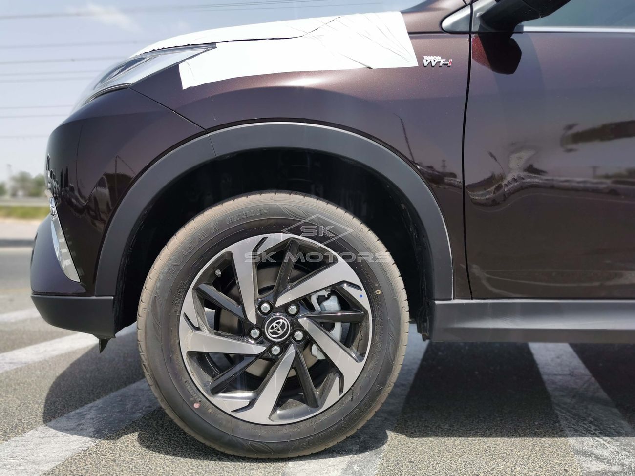 Toyota Rush 1.5L, 17" Rims, Front & Rear A/C, Fabric Seats, Parking Sensor Rear, Xenon Headlight (CODE # TRGC05)