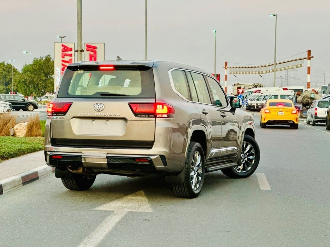 Toyota Land Cruiser  Toyota Land Cruiser 4.0 model 2022 fuel petrol automatic transmission