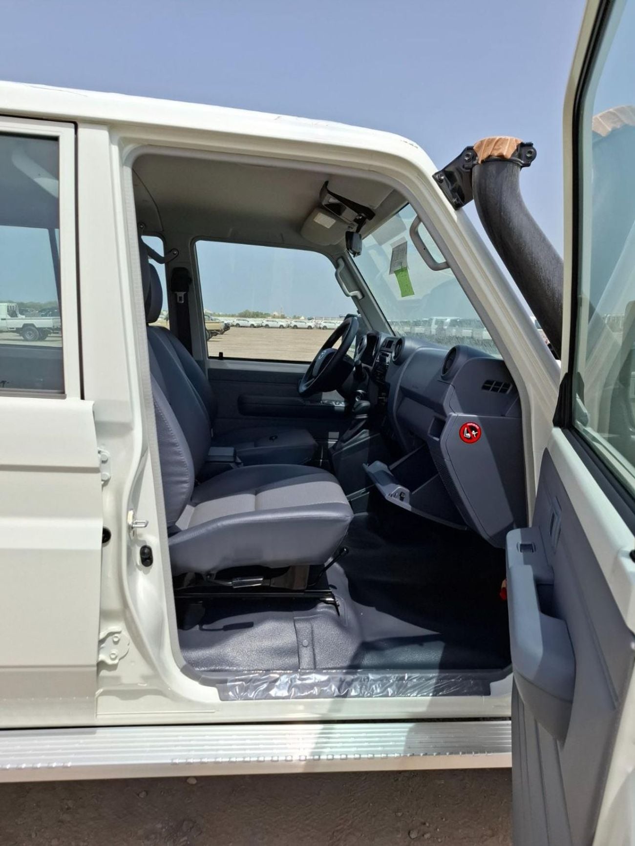 تويوتا لاند كروزر 70 Land Cruiser 78 3 Door 2.8L 2025 AT White Diesel (Export Only)