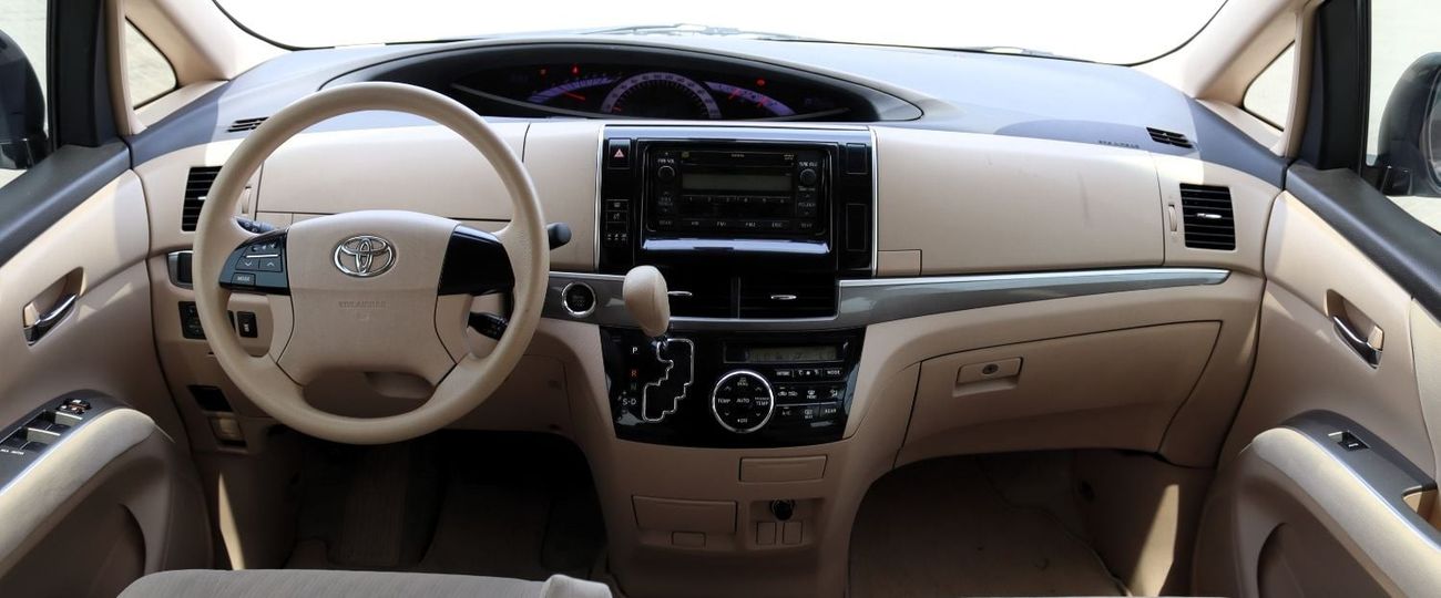 Toyota Previa ACCIDENTS FREE - GCC - ORIGINAL PAINT - S - PERFECT CONDITION INSIDE OUT