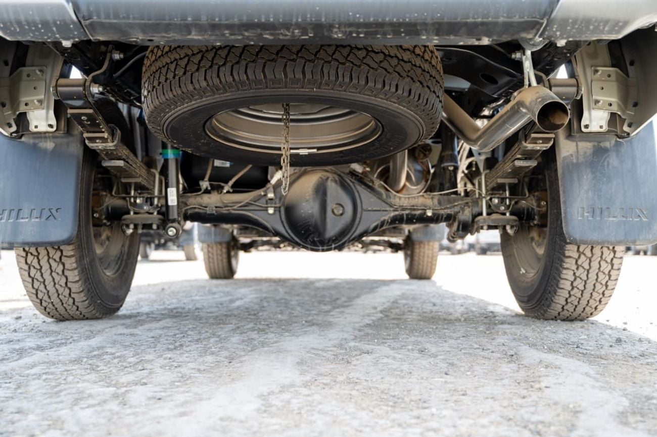 تويوتا هيلوكس GL 2.4GD | Manual | Diesel | Pickup Truck | Four Wheel Drive | 5 Seats | 4 Door