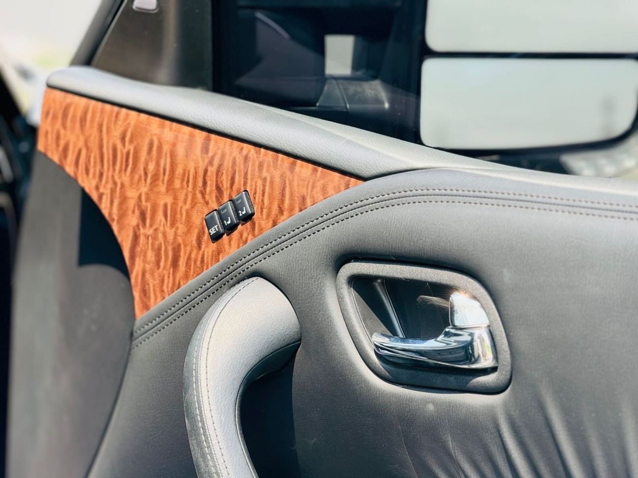 نيسان باترول Nissan patrol 2023 RHD black 7seaters petrol engine black colour outside and grey colour imterior