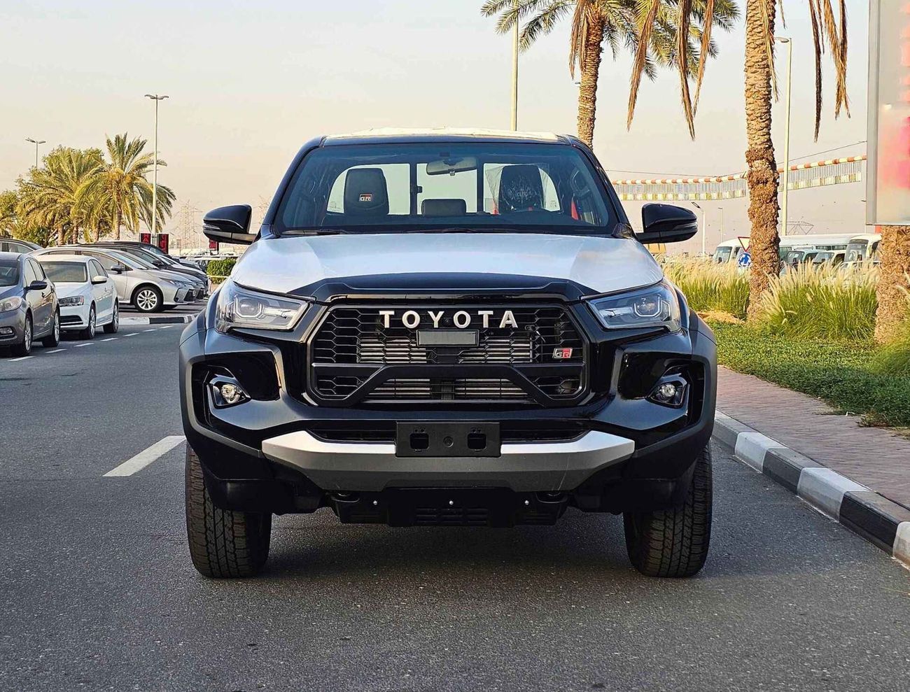 Toyota Hilux GR-S / V4 / 2.8L DIESEL / A/T / DVD / 360” Camera/ Roll Bar ( CODE # HDGR28AF)