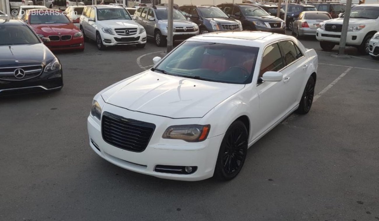 كرايسلر 300C موديل 2013 خليجي فل مواصفات كراسي جلد ومثبت سرعه وتحكم كهربي كامل ونظام صوت ممتاز وكاميرا خلفيه ومدخ