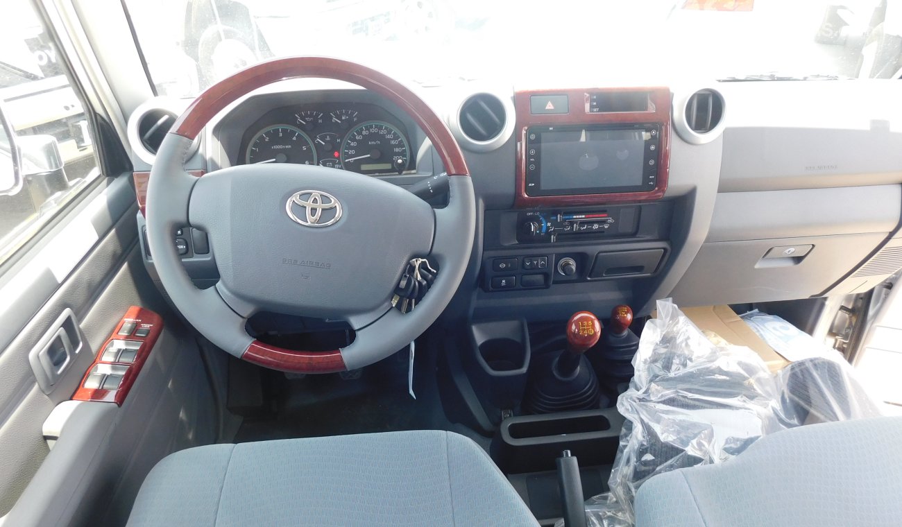 Toyota Land Cruiser Pick Up 79 DOUBLE CAB LX LIMITED V8 4.5L DIESEL 6 SEAT MANUAL TRANSMISSION