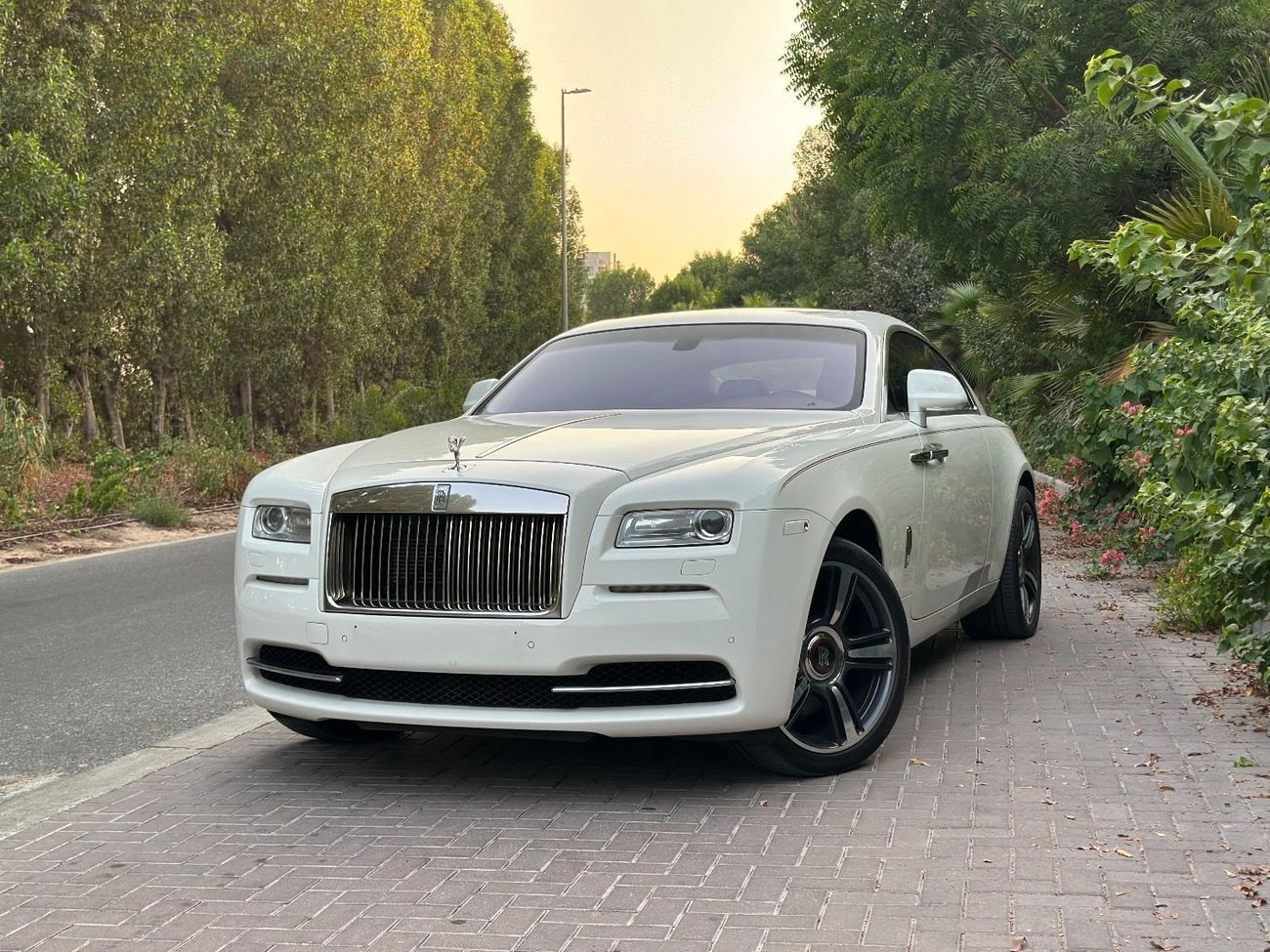 رولز رويس واريث 2015 Rolls Royce Wraith | GCC Specs | 6.6L V12 | 624 HP | 109K KM | Starlight Headliner | Excellent