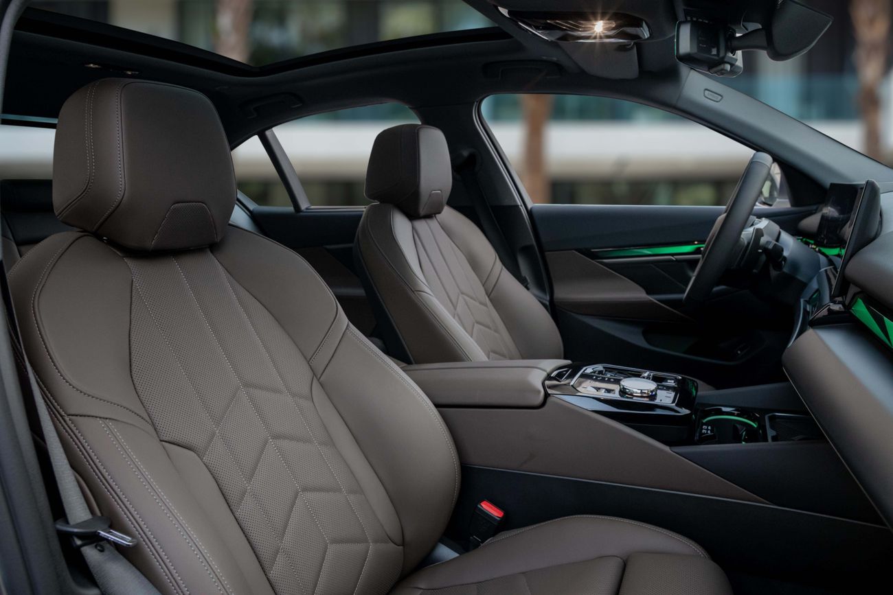 BMW 520i 520i | 4,211 P.M | 0% Downpayment | Agency Warranty!