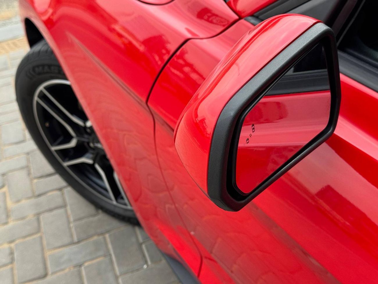 Ford Mustang EcoBoost / 2.3L V4 / BIG SCREEN / RADAR / BLIND SPOTS / REMOTE START / IN PERFECT CONDITION