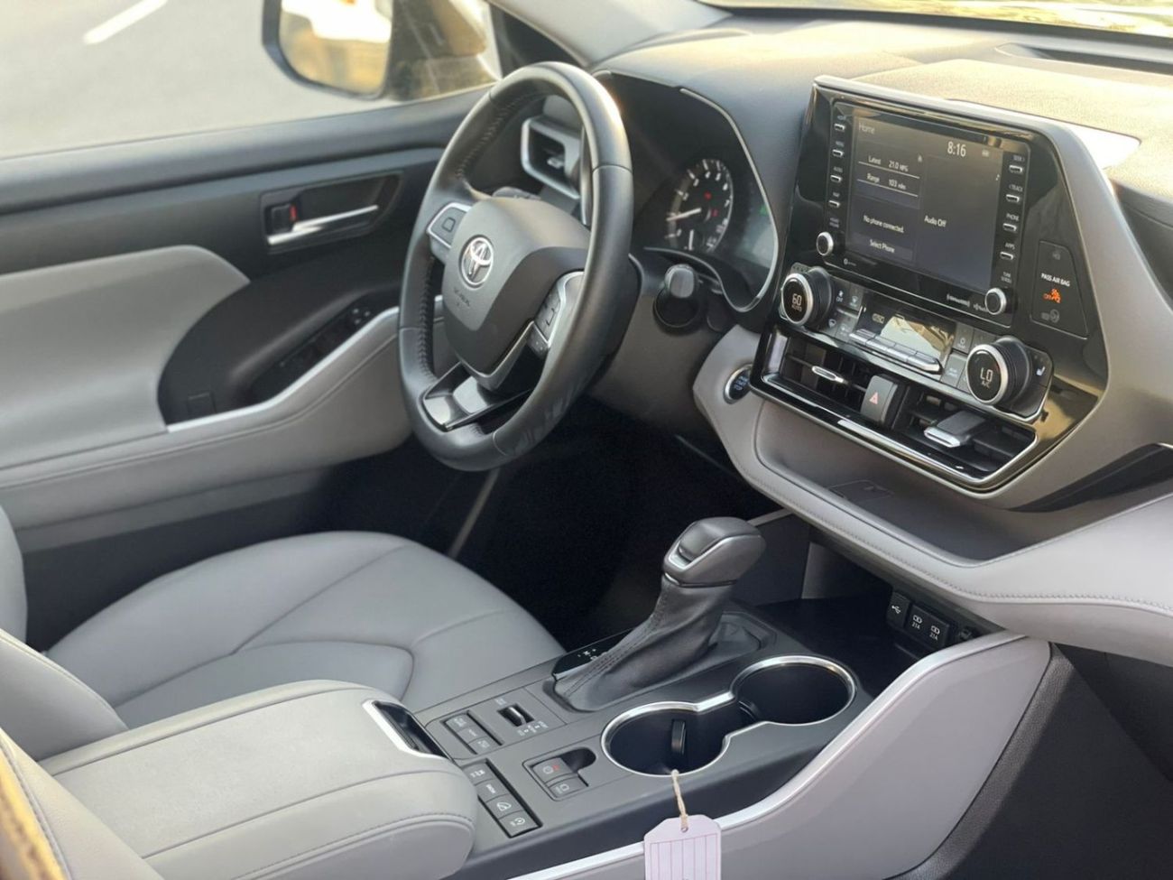 Toyota Highlander 2021 Toyota Highlander XLE Premuim Full Option - 3.5L V6 - AWD 4x4 - Push Start & Sunroof With Wirel