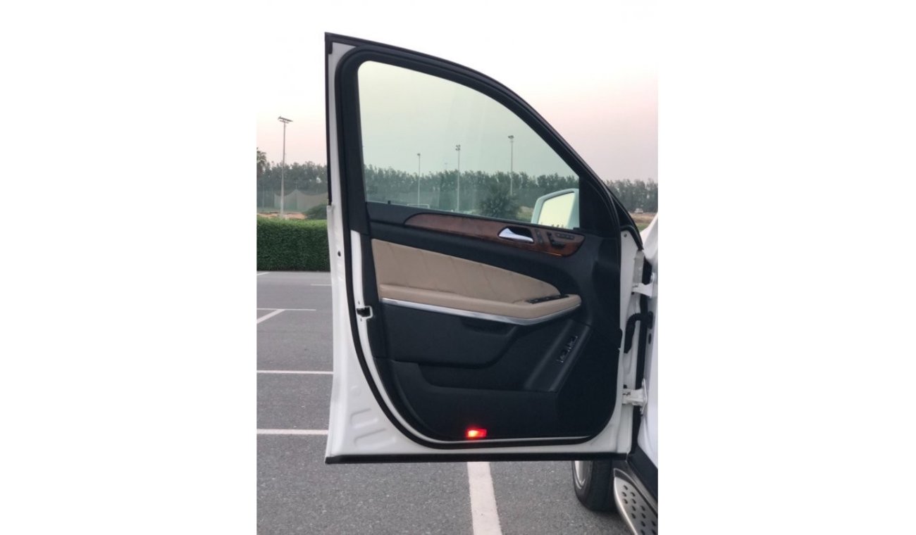 Mercedes-Benz GL 500 MERCEDES BENZ GL500 MODEL 2015 GCC CAR PERFECT CONDITION INSIDE AND OUTSIDE FULL OPTION PANORAMIC RO