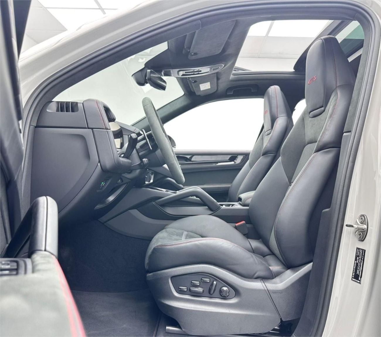 Porsche Cayenne GTS 2025 Porsche Cayenne GTS, March 2027 Porsche Warranty, Porsche Full Service History, GCC
