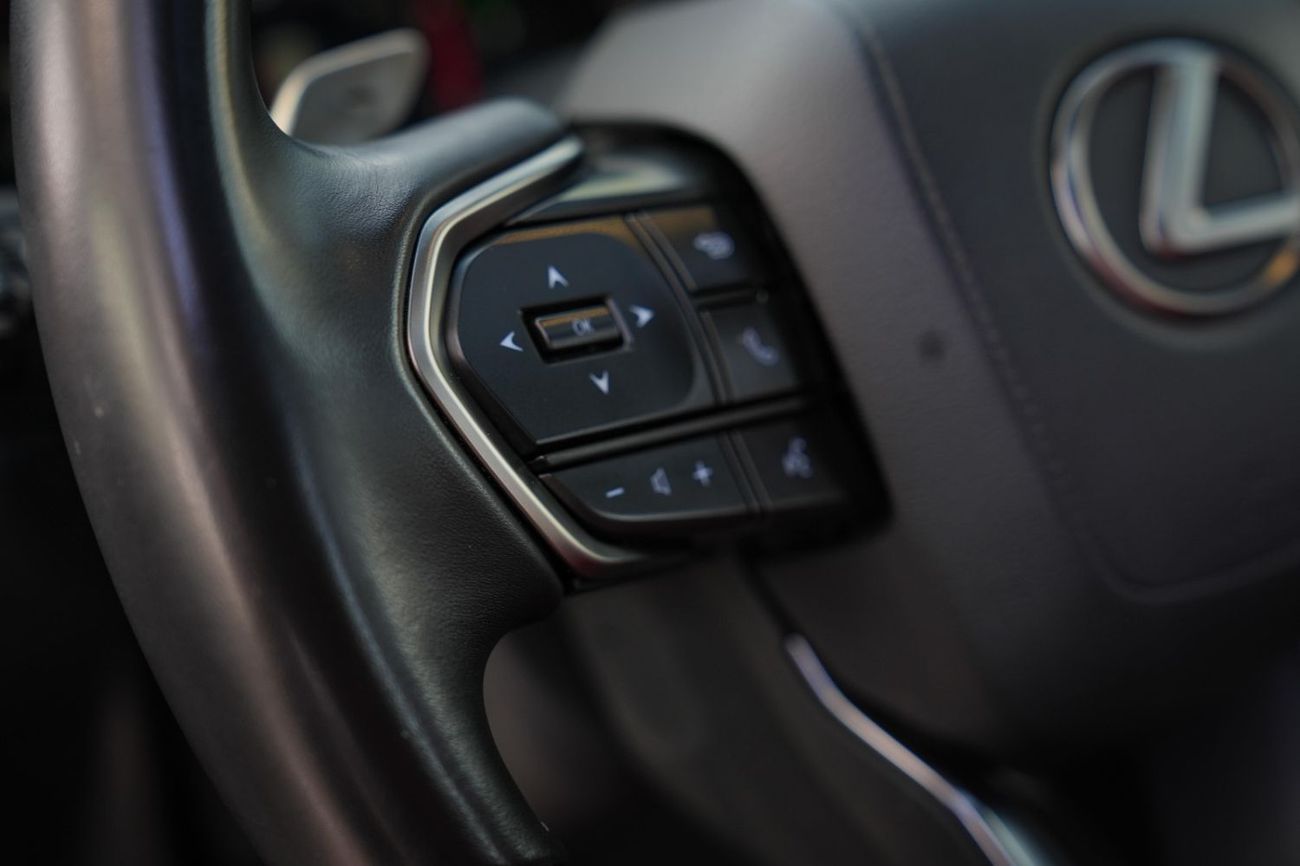 لكزس LX 600 SIGNATURE 2024!! LOW MILEAGE!! WARRANTY AND SERVICE CONTRACT FROM AL FUTTAIM