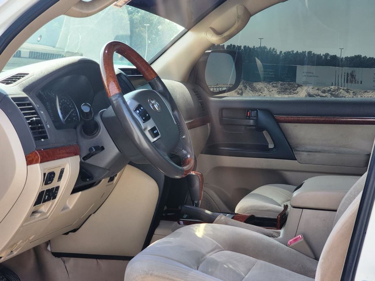 Toyota Land Cruiser GXR V8