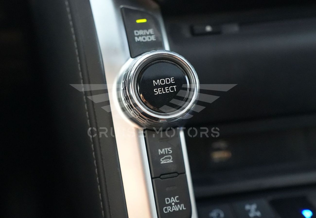 Toyota Land Cruiser LC 300 VXR 3.3L . Automatic . Diesel . Four Wheel Drive . 7 Seats . 5 Doors