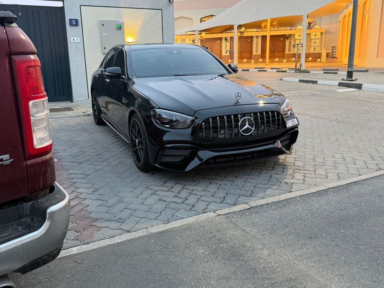 Mercedes Benz E300 Premium 2.0L