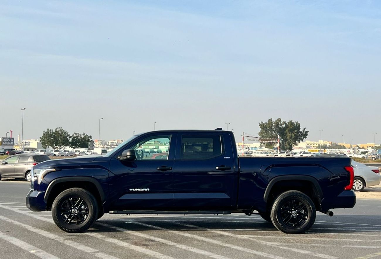 Toyota Tundra 2024 Toyota Tundra Crewmax SR5 - 3.4L V6  - AWD 4x4 - Rear Camera - Leather Seat - Low Mileage