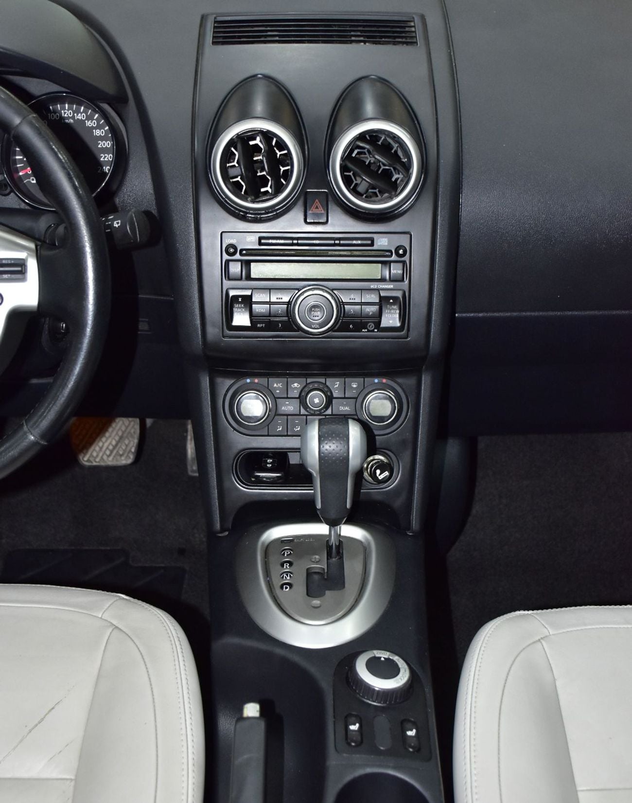 نيسان كاشكاي LE T1 EXCELLENT DEAL for our Nissan Qashqai LE AWD ( 2013 Model ) in Red Color GCC Specs