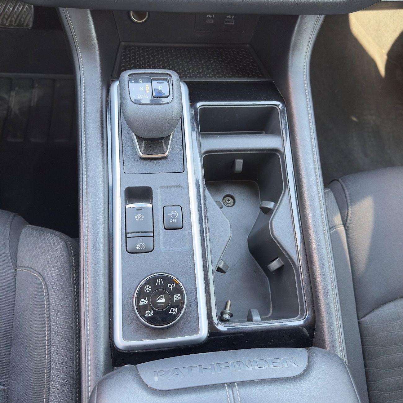 نيسان باثفايندر SV 3.5L AWD (7 Seater)