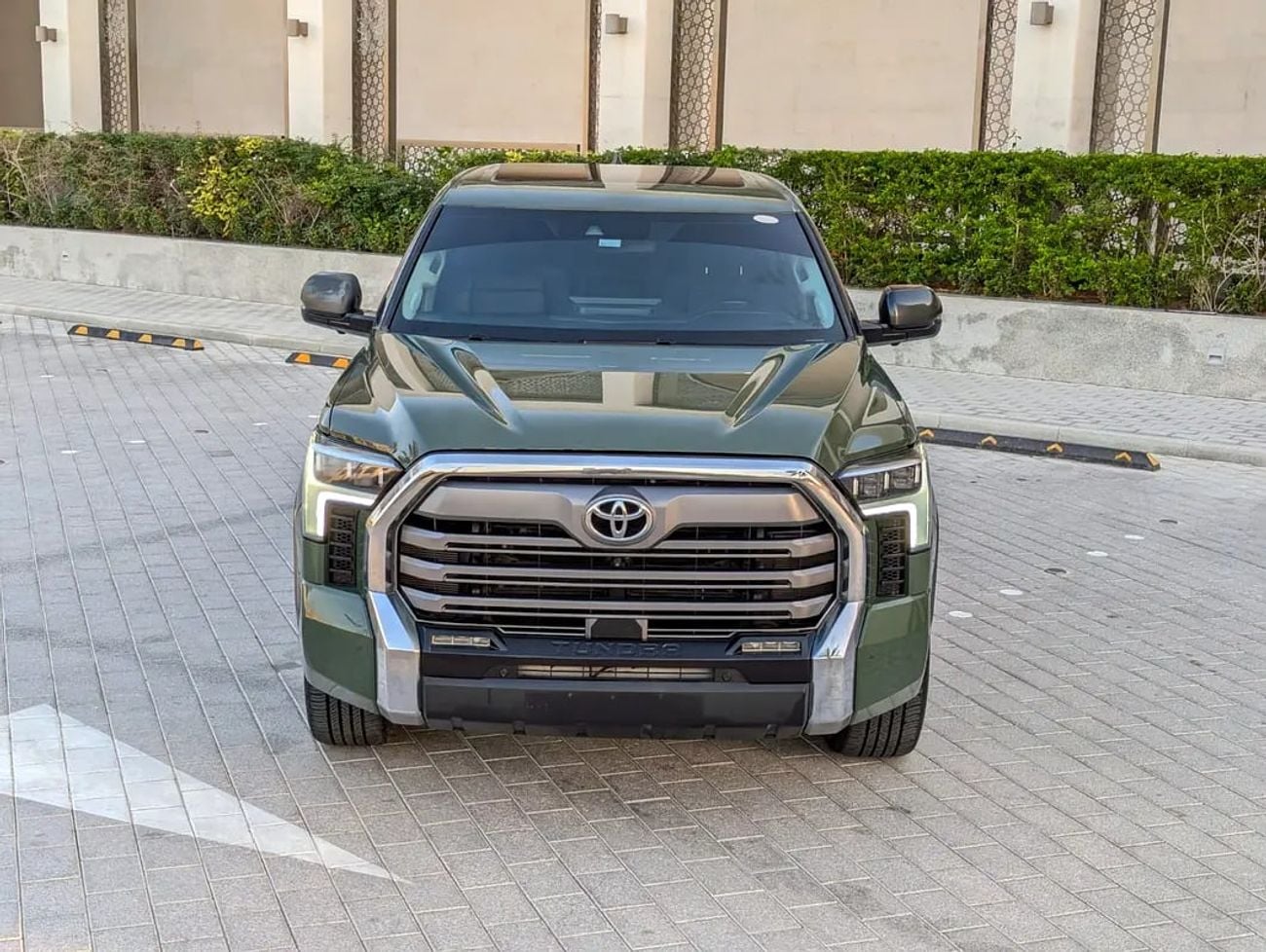 تويوتا تاندرا CREWMAX LIMITED EDITION 4X4 PANORAMIC ROOF IN EXCELLENT CONDITION
